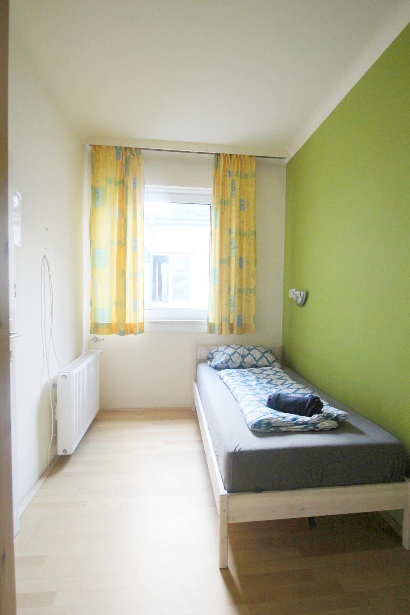 Gazde/Camere de închiriat Single In Hutteldorfer Strasse Area *