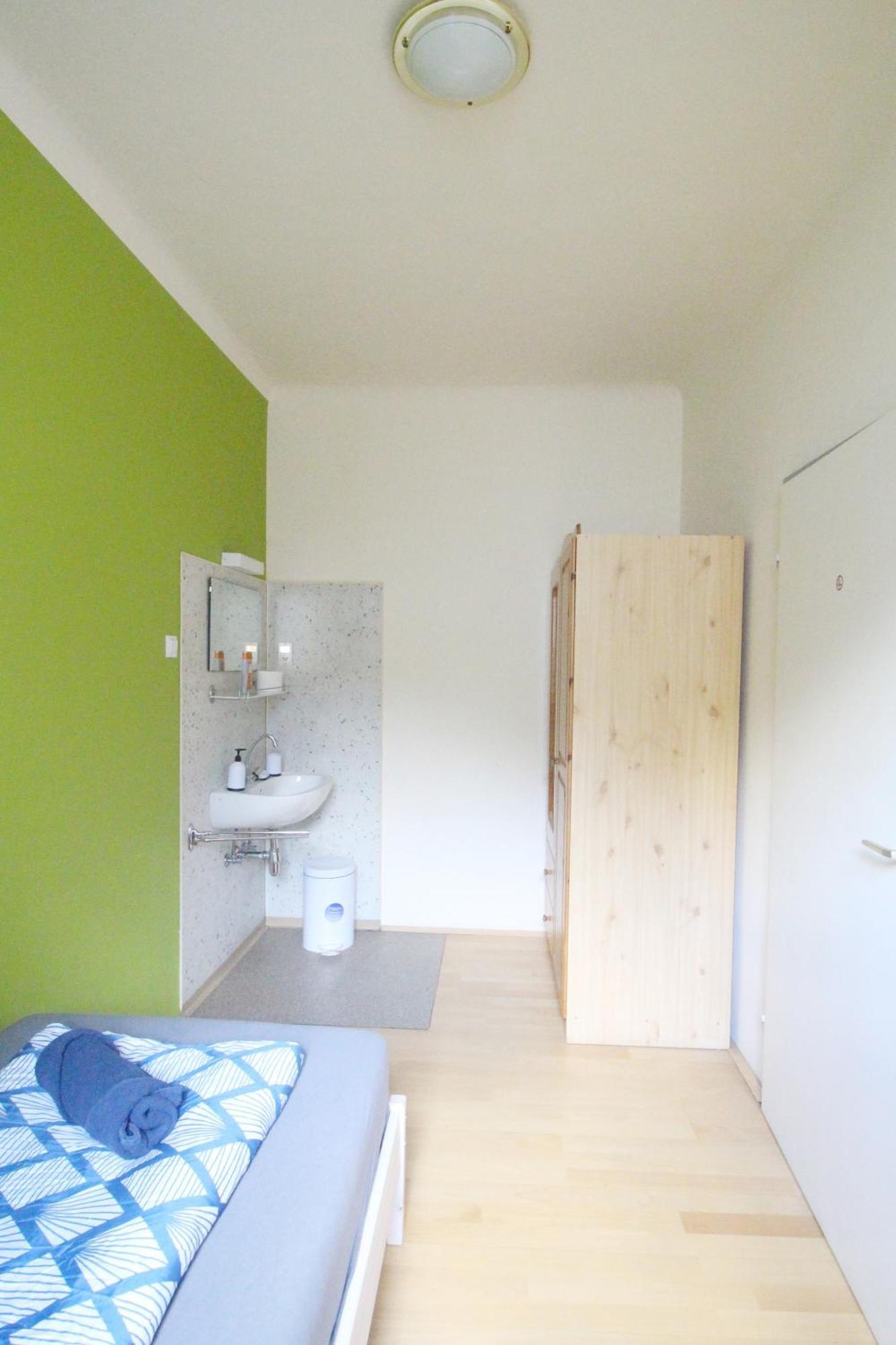 Gazde/Camere de închiriat Single In Hutteldorfer Strasse Area Viena