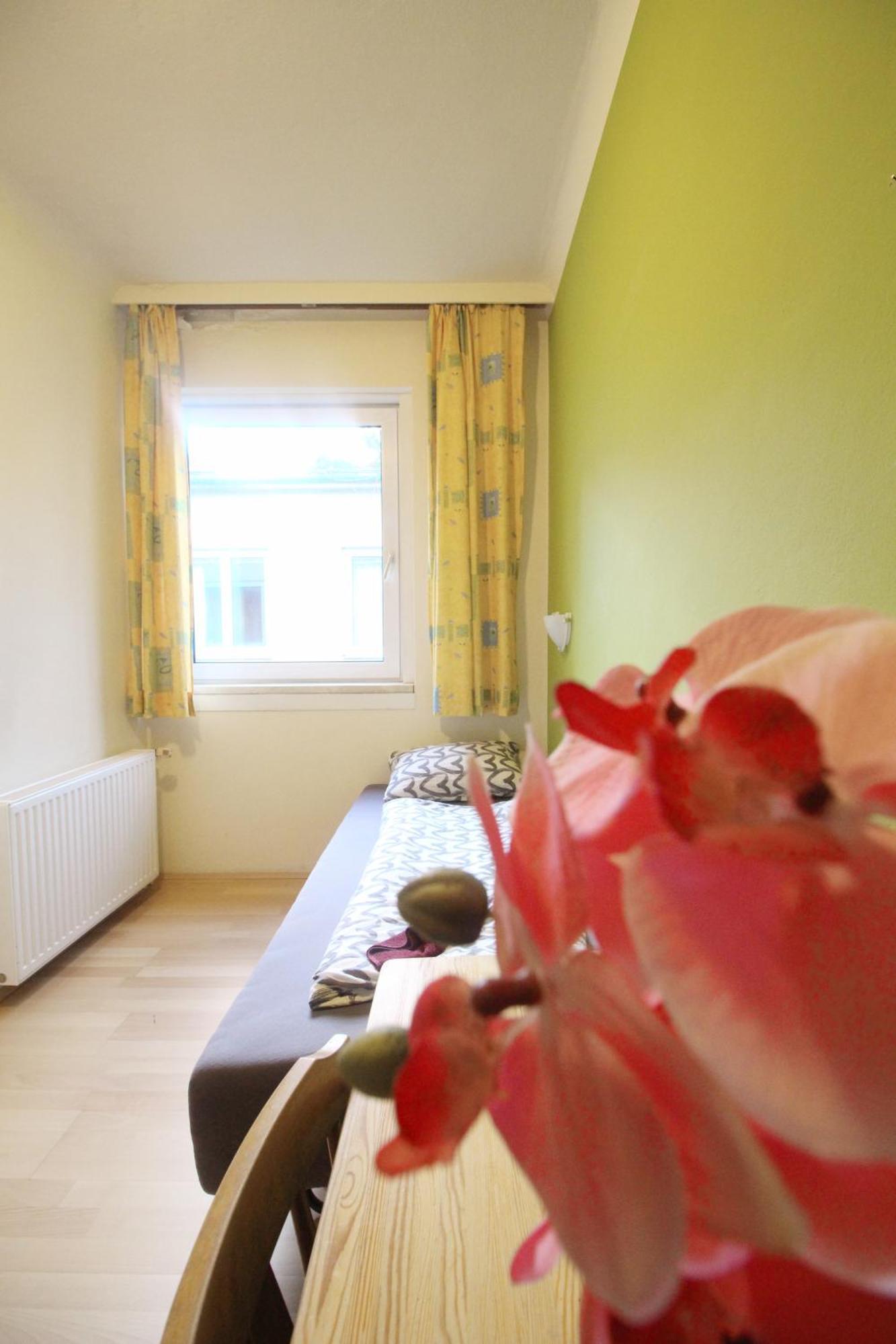 Gazde/Camere de închiriat Single In Hutteldorfer Strasse Area
